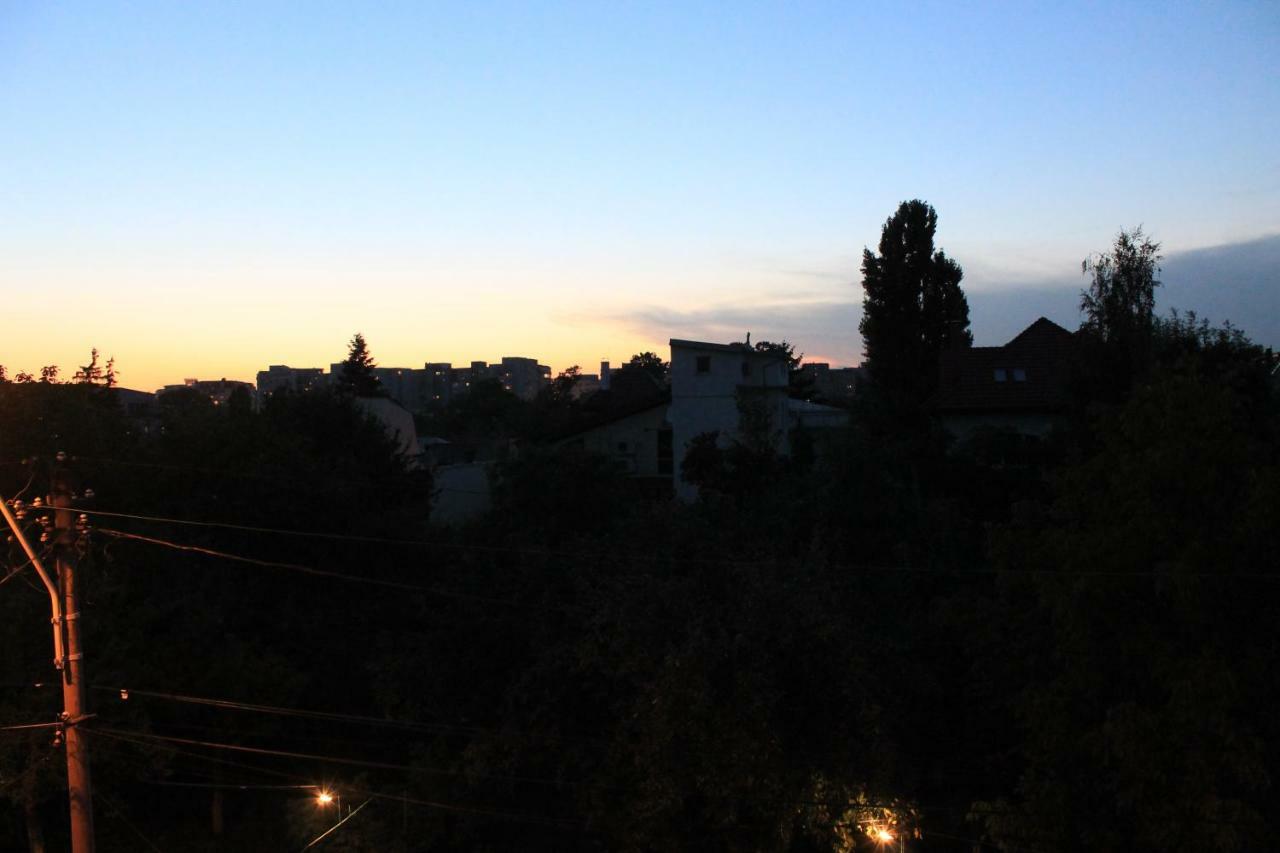 News Studio Bucarest Esterno foto
